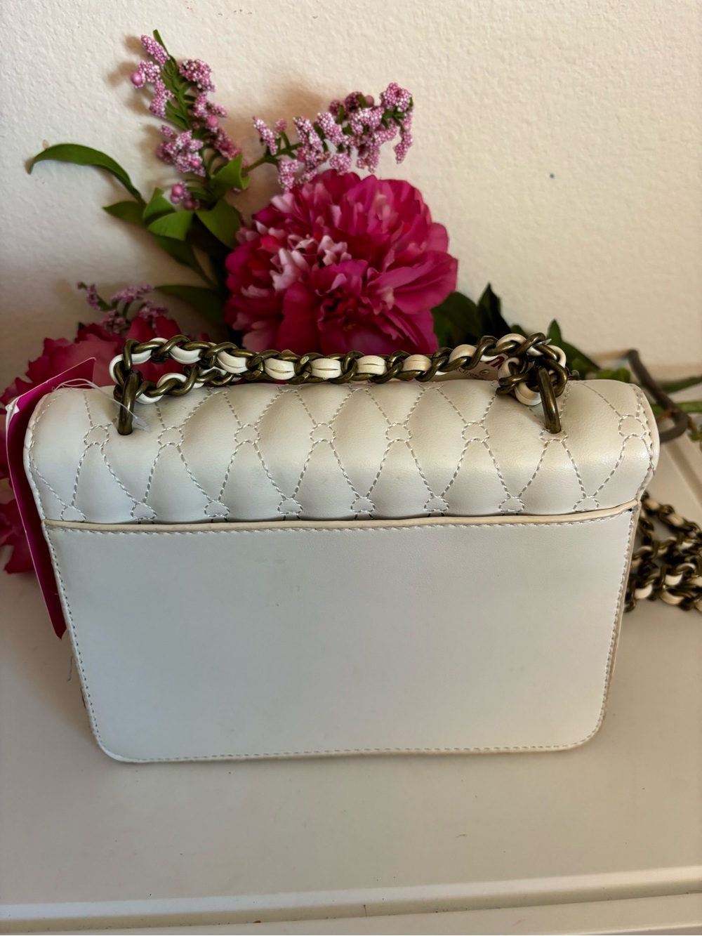 NWT Betsey Johnson Creamy White Quilted Crossbody/Shoulder Bag With Chain Strap - Picture 4 of 9
